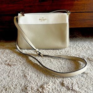 Kate Spade small crossbody. Tan/white. L-9.5” H-7” W-2” Max strap drop 23.”